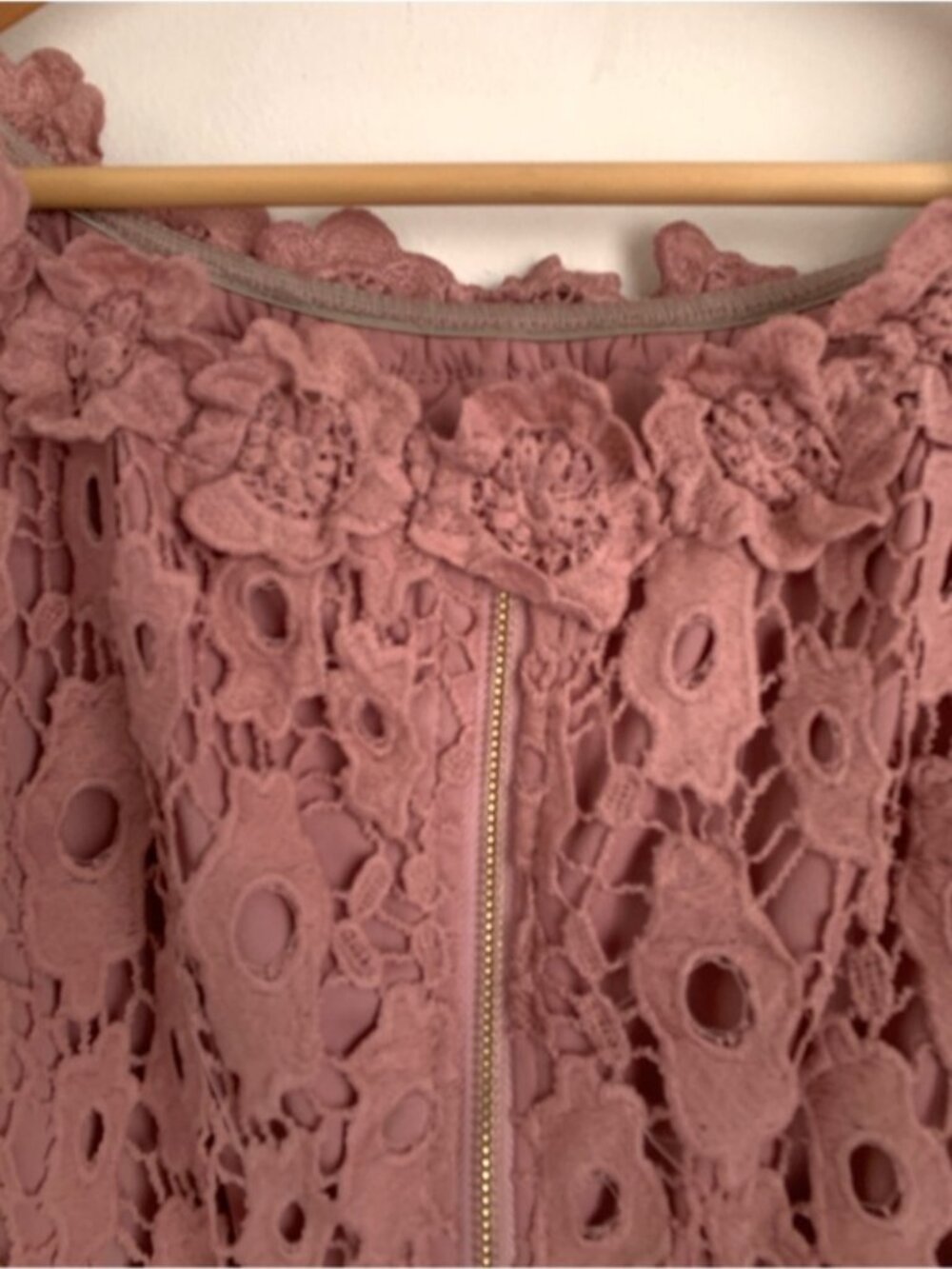 La Reyna Lace Off The Shoulder Blouse - Picture 4 of 8